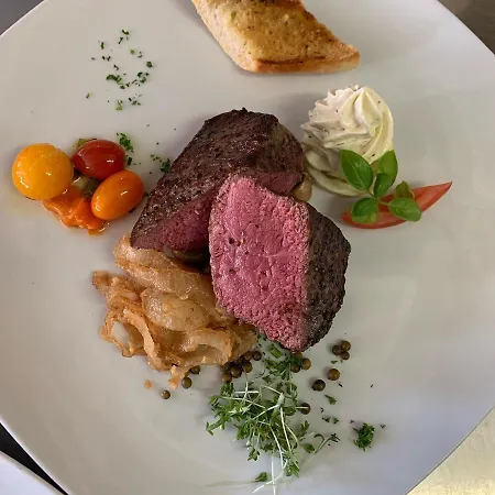 & Restaurant Moewchen בית הארחה